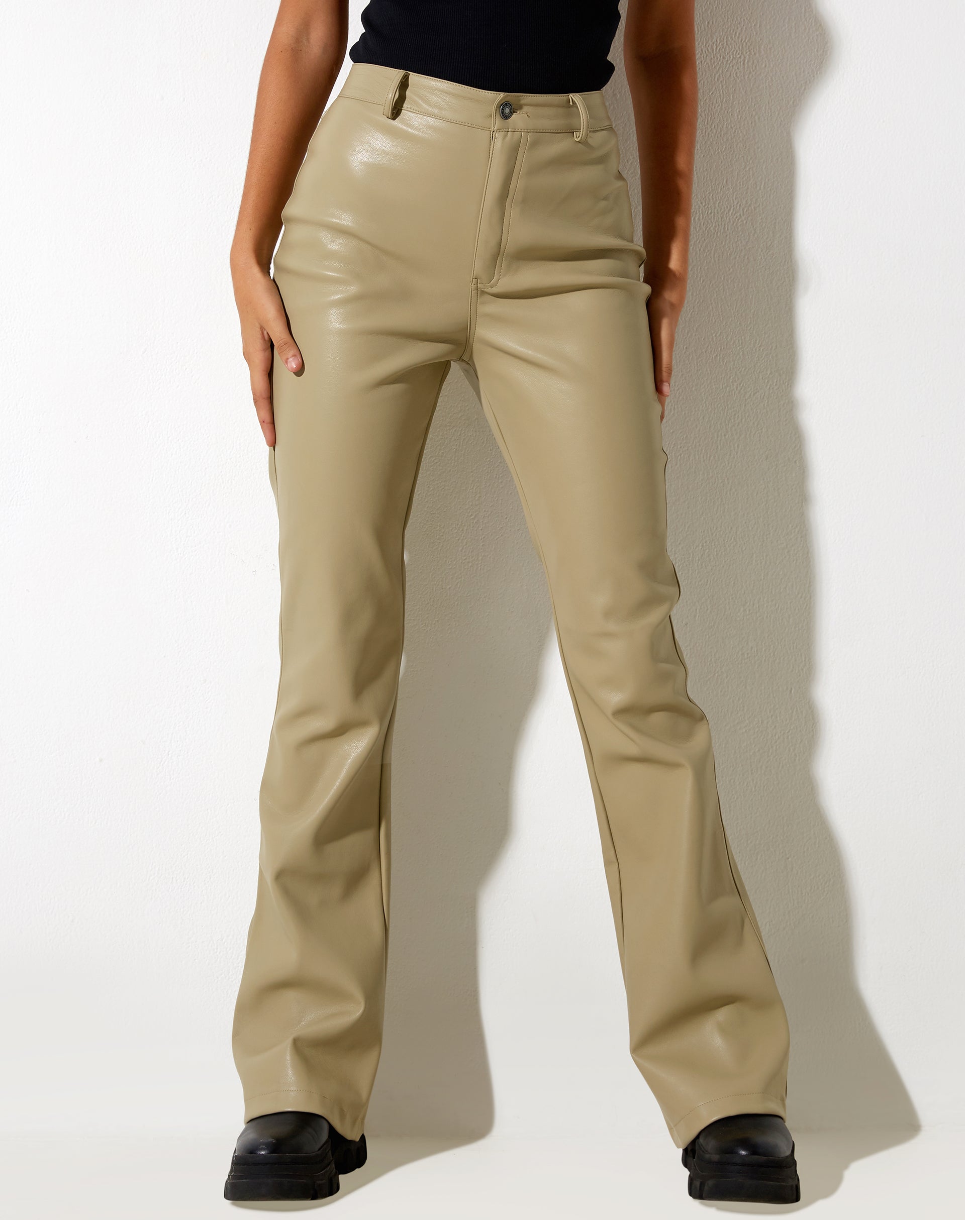 Imagen de Zoven Flare Trouser en Pu Sage