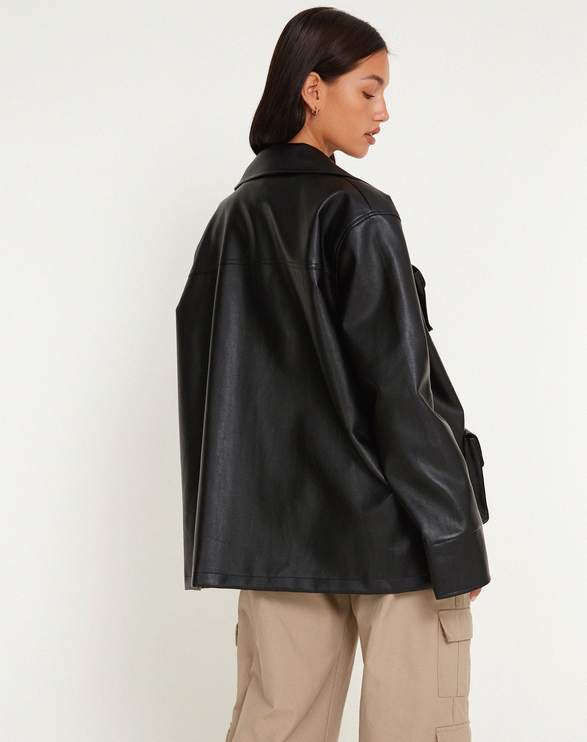 Imagen de la chaqueta Tavira en PU negro