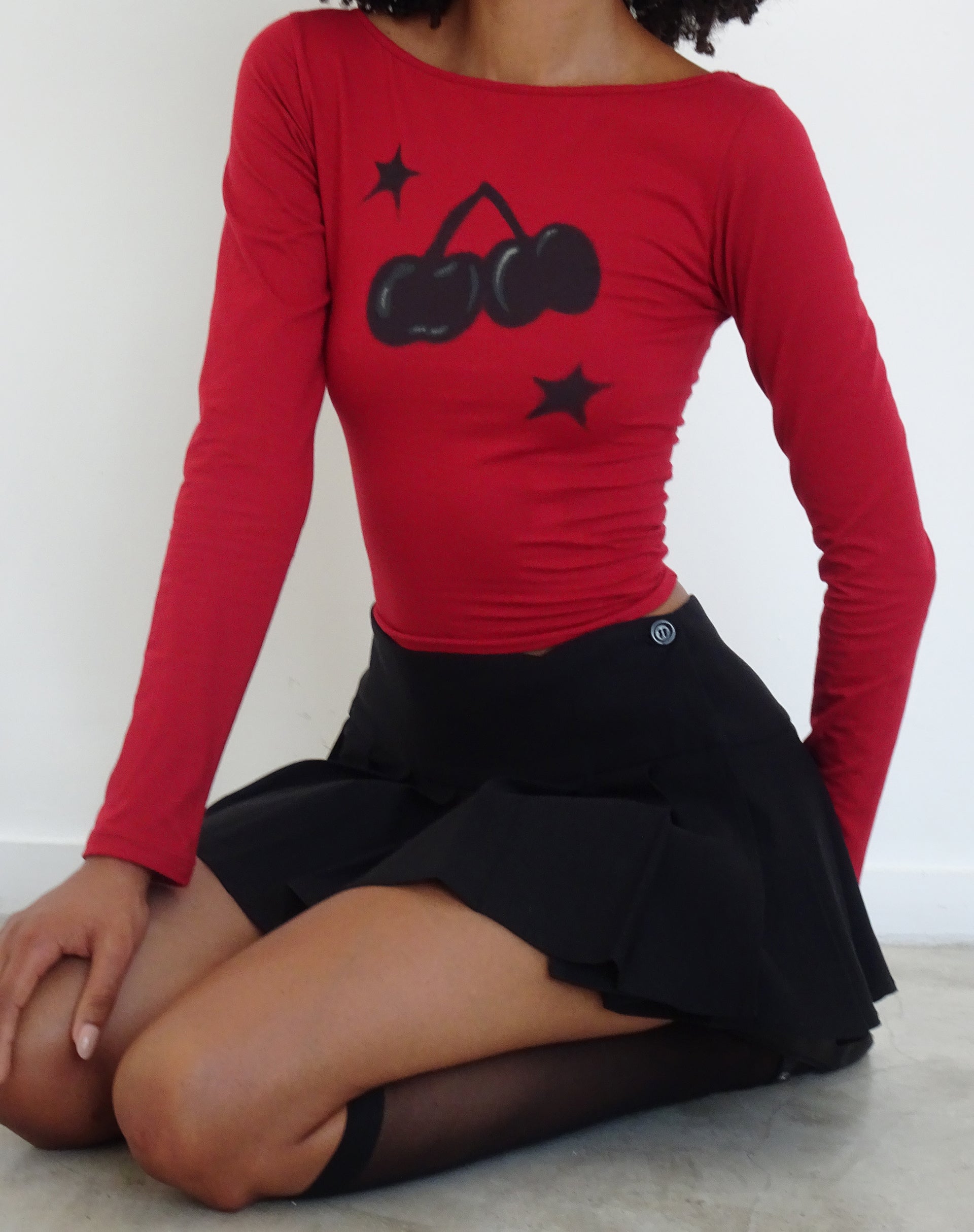 Image de Amabon Long Sleeve Top in Adrenalin Red with Cherry Print
