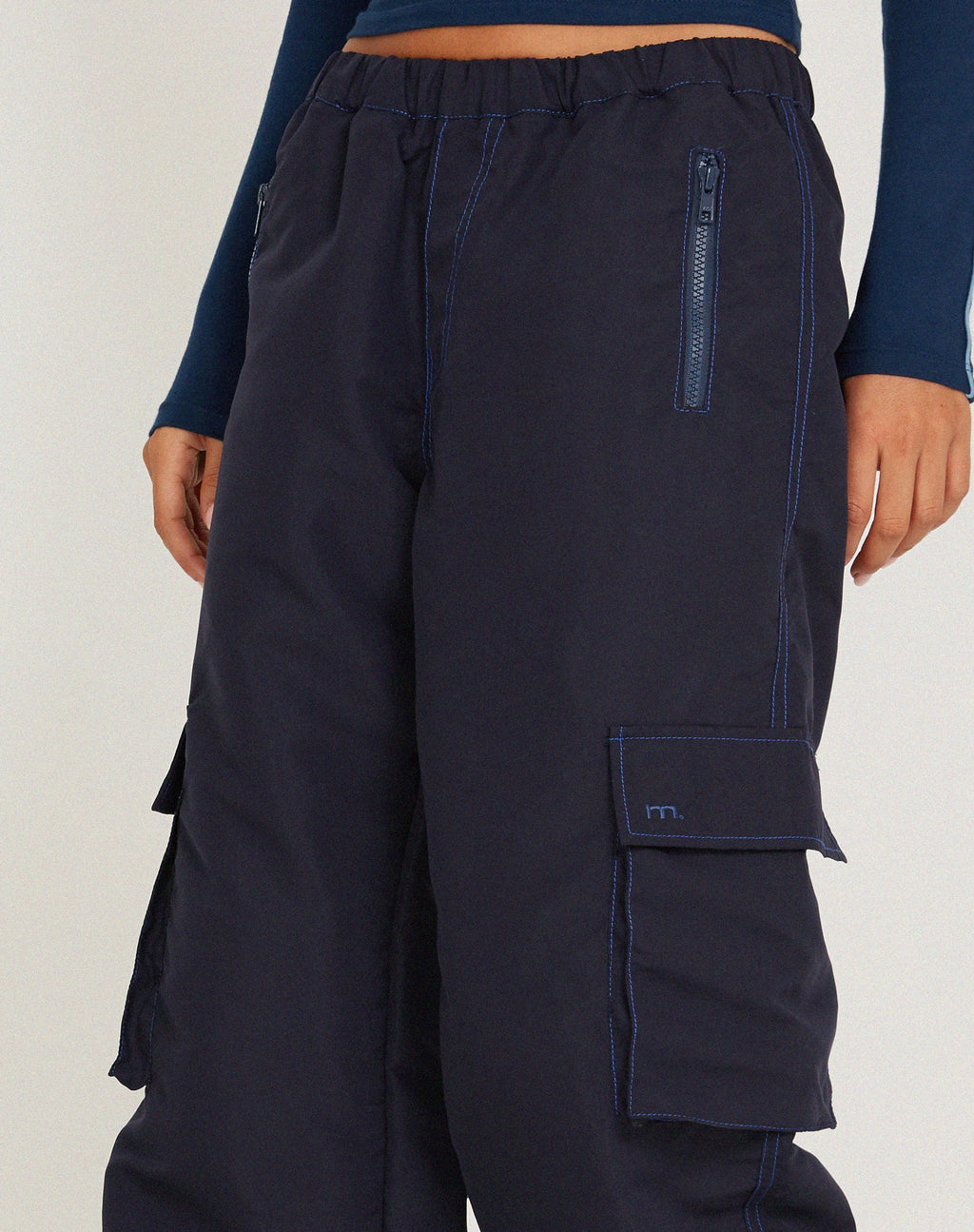Pantalon cargo Oriells en bleu marine à surpiqûres
