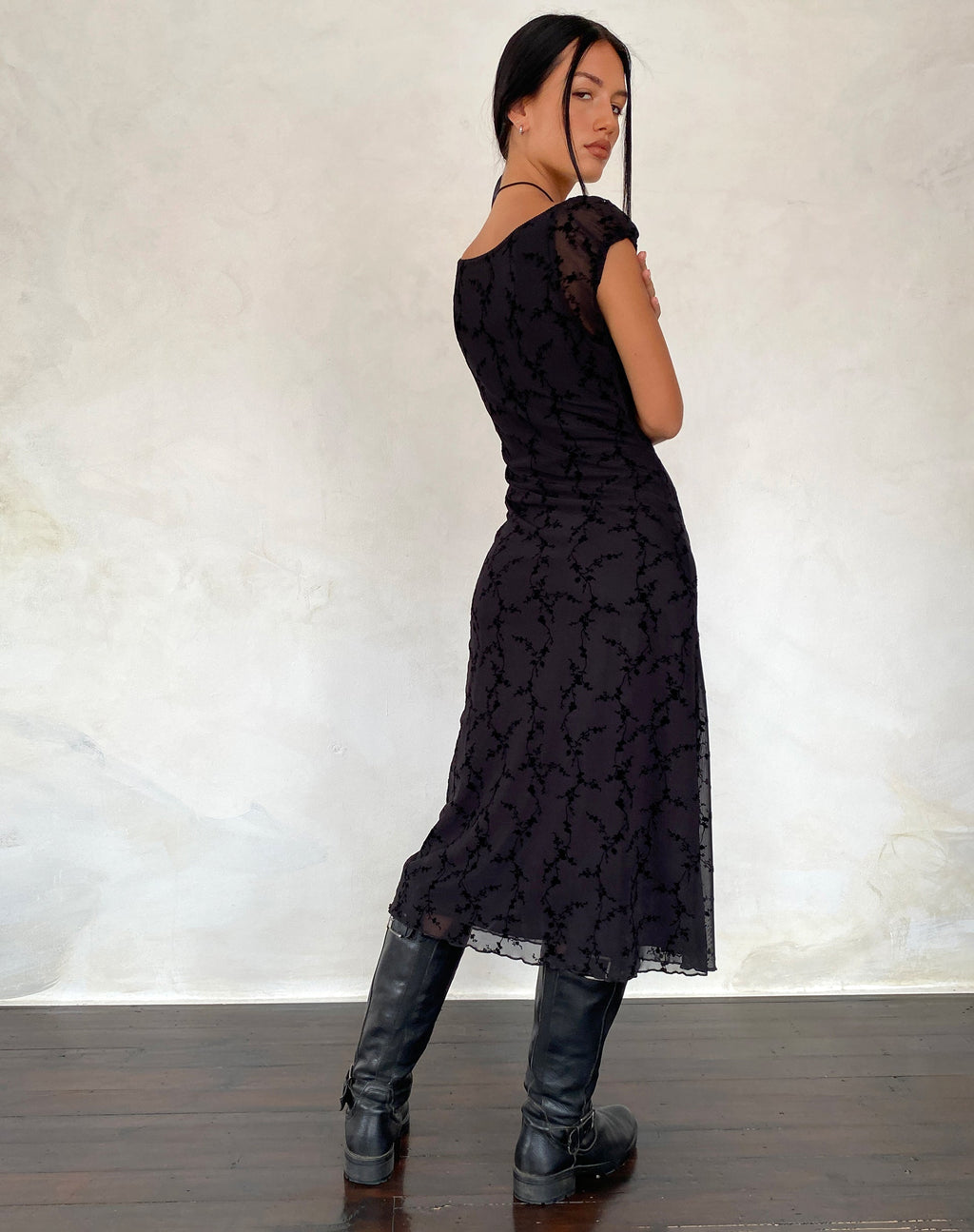Clarisse Midi Dress in Mesh Vine Flower Black (robe midi en maille et fleur de vigne)
