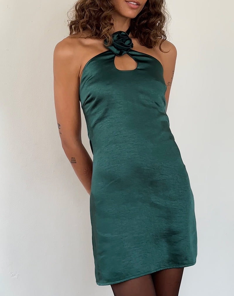 Isolda Satin Halterneck Mini Dress in Forest Green with Rosette (Mini robe dos nu en satin vert forêt avec rosette)