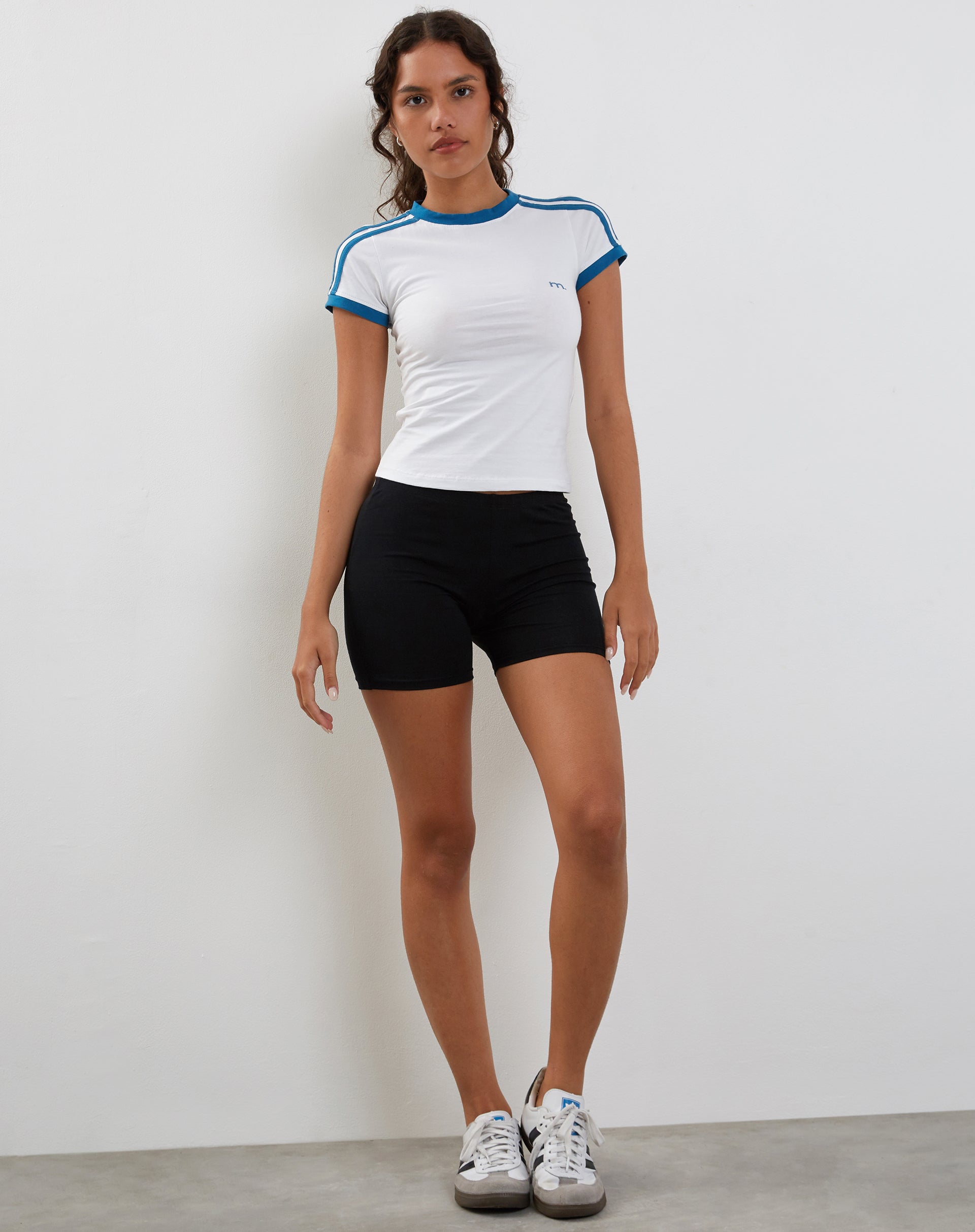 Image de Salda Tee-shirt ajusté avec bordures contrastées en blanc