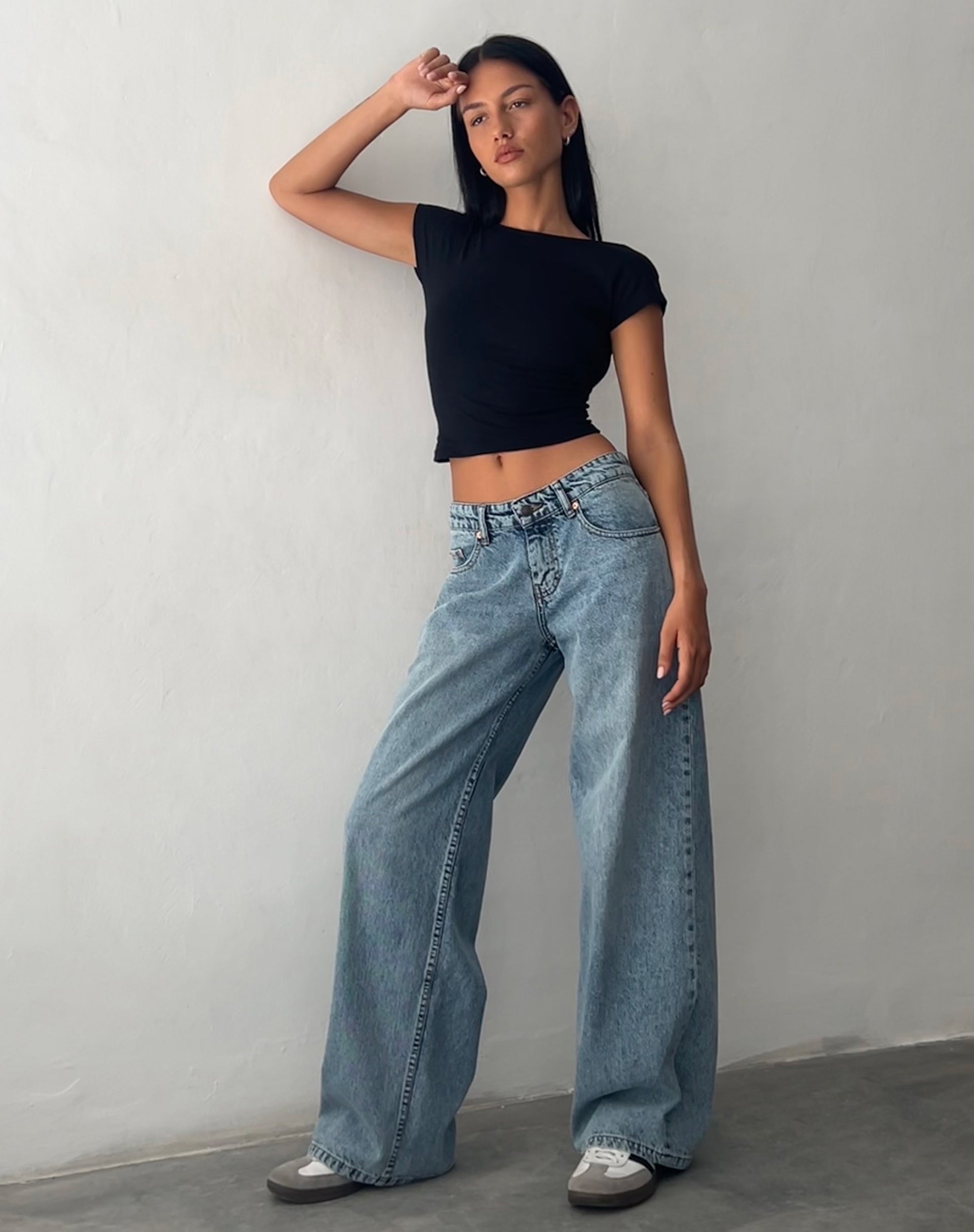 Image de Roomy Extra Wide Low Rise Jeans in Vintage Blue Wash