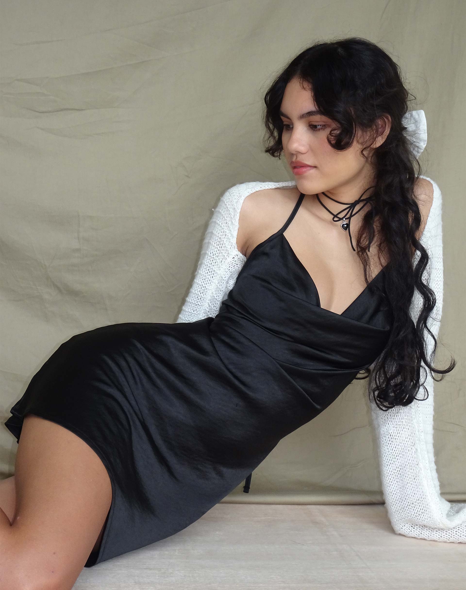 Image de la robe Paiva en satin noir