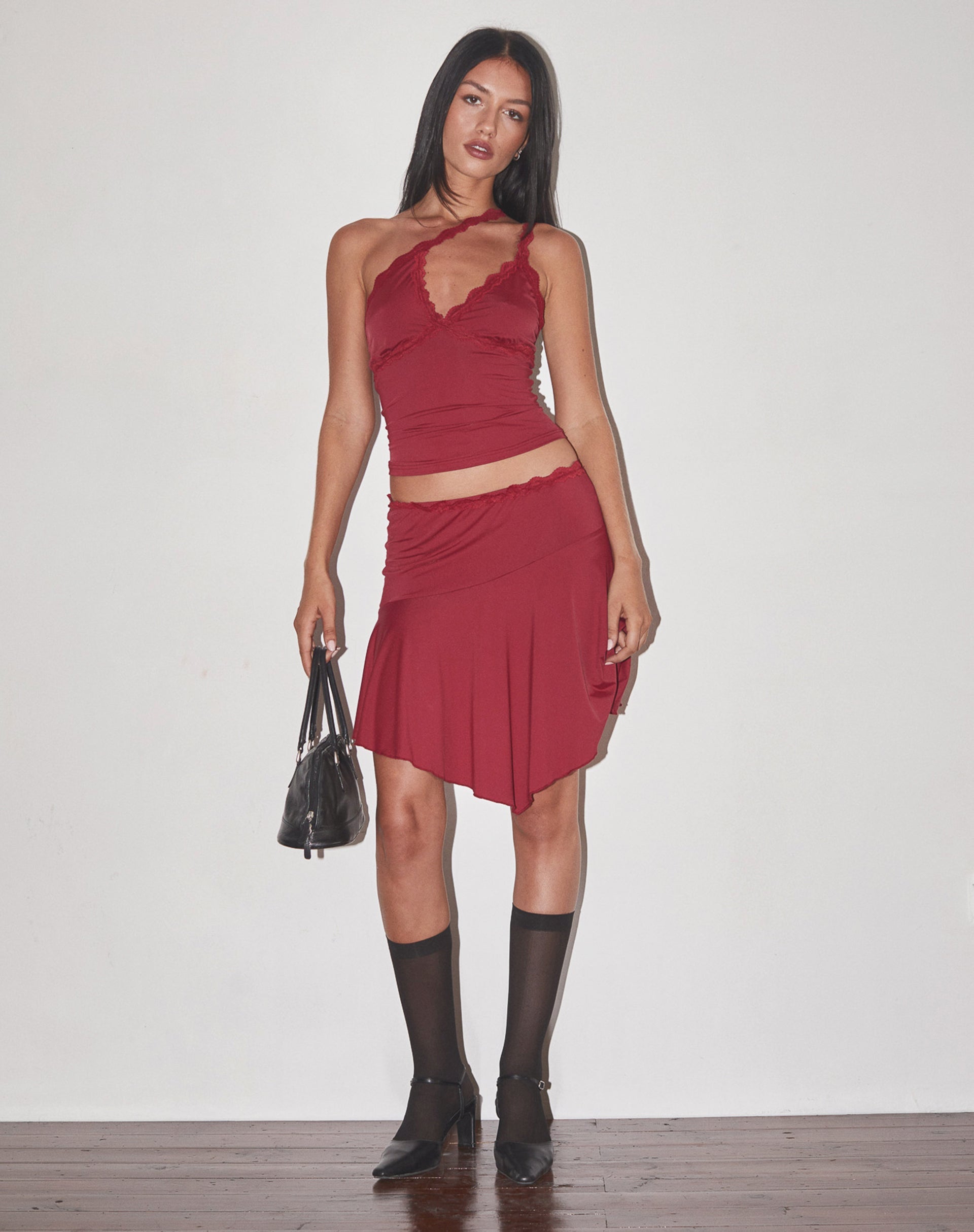 Afbeelding van Carolina One Shoulder Top in Dark Cherry