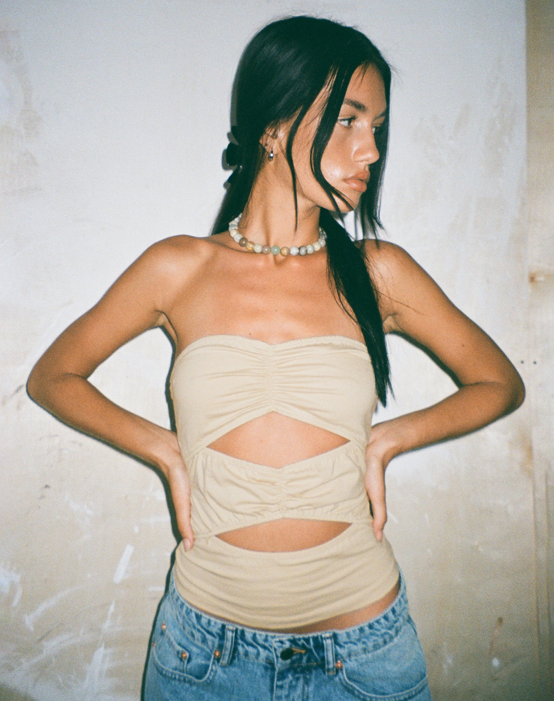 Afbeelding van MOTEL X JACQUIE Dayu Bandeau Crop Top in Coconut Milk