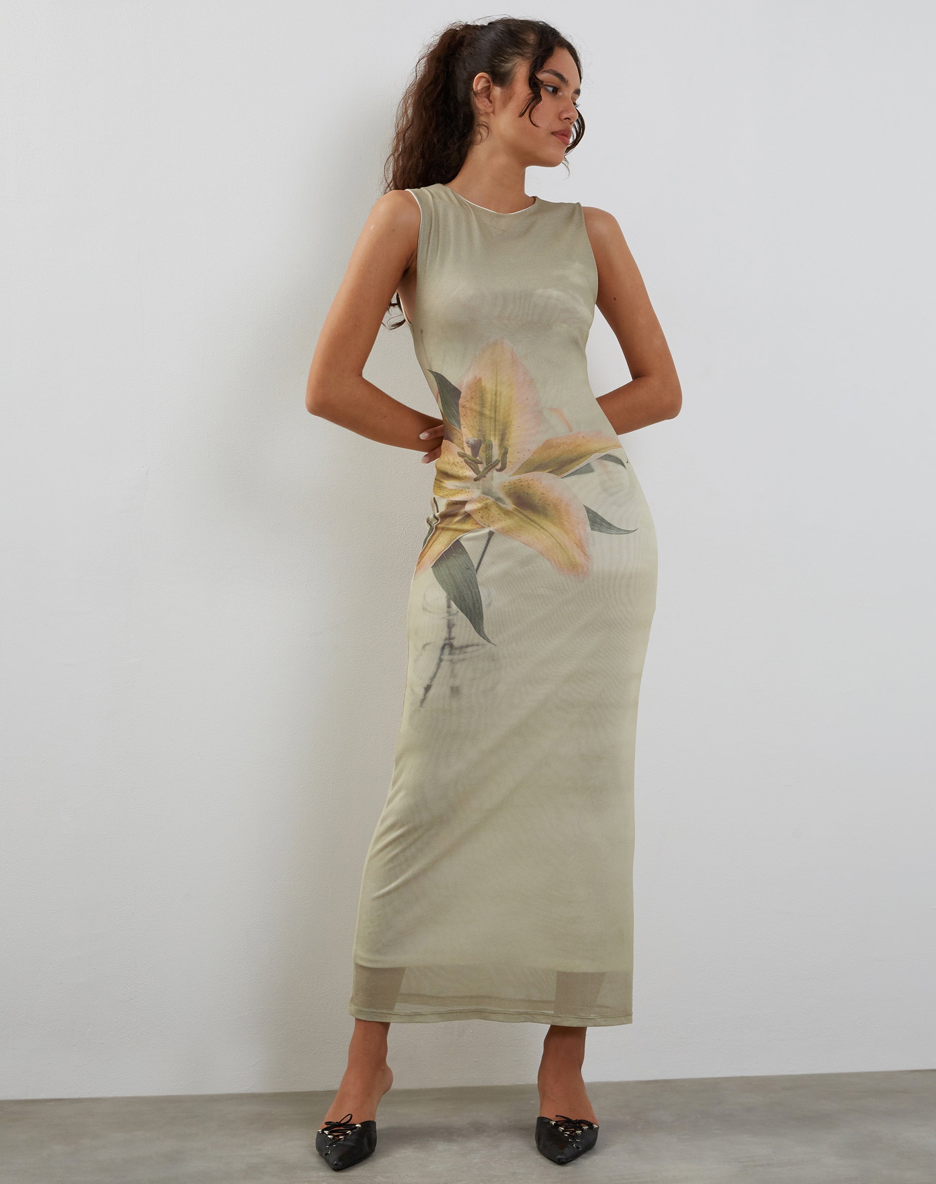 Afbeelding van Fayola Maxi Dress met print in gele lelieprint