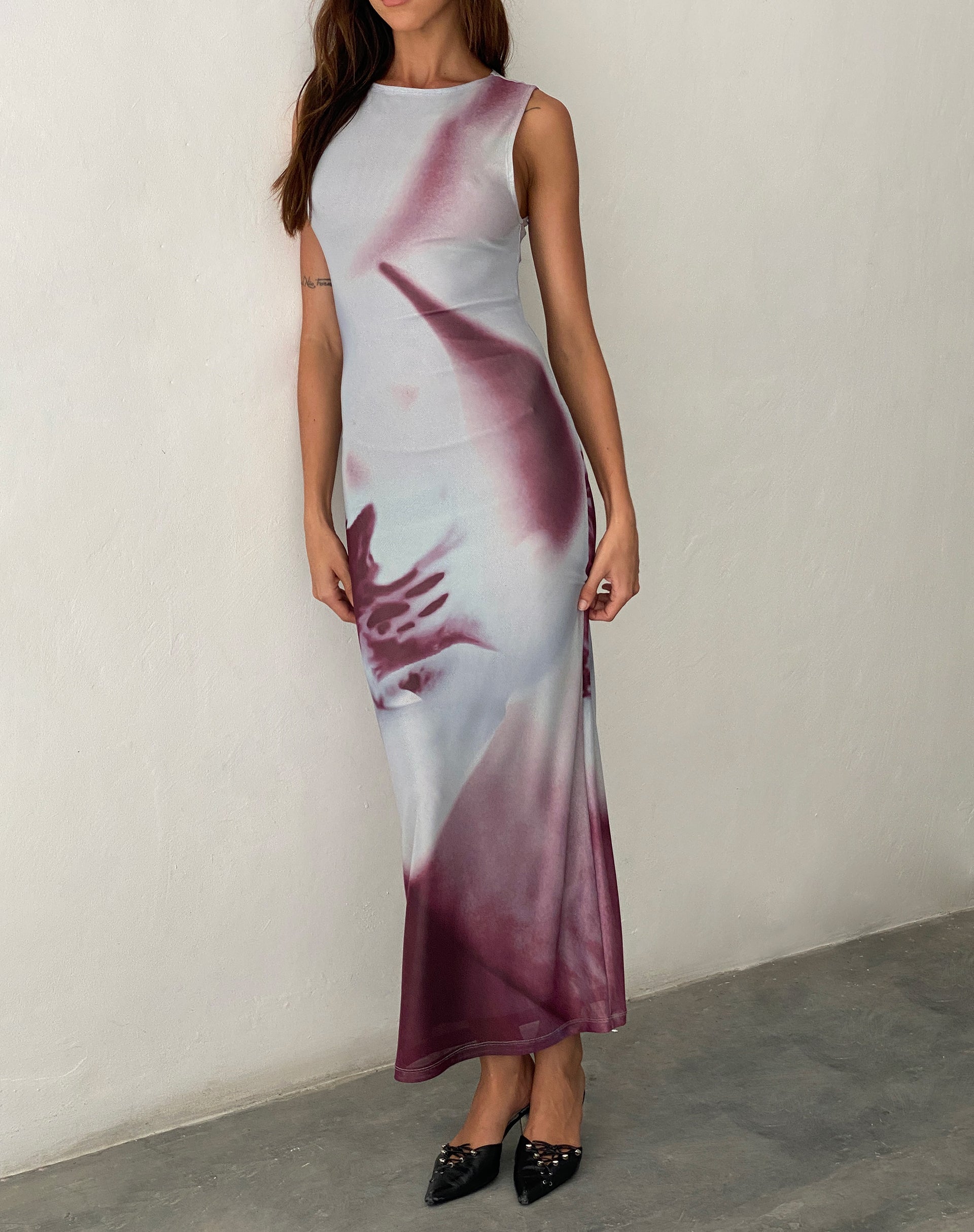 Afbeelding van Fayola Maxi Dress met print in Grey Anatomy of Nature