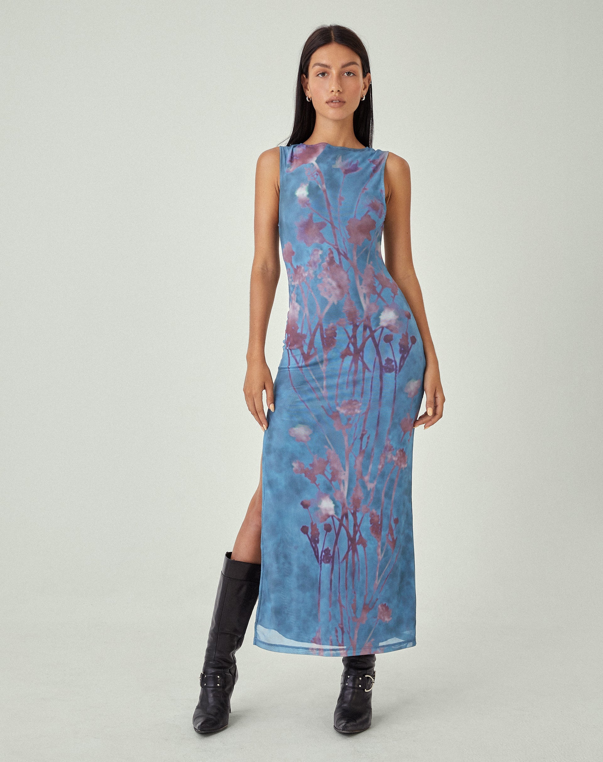 beeld van MOTEL X JACQUIE Flo Maxi Dress in Lumen Mesh Blue