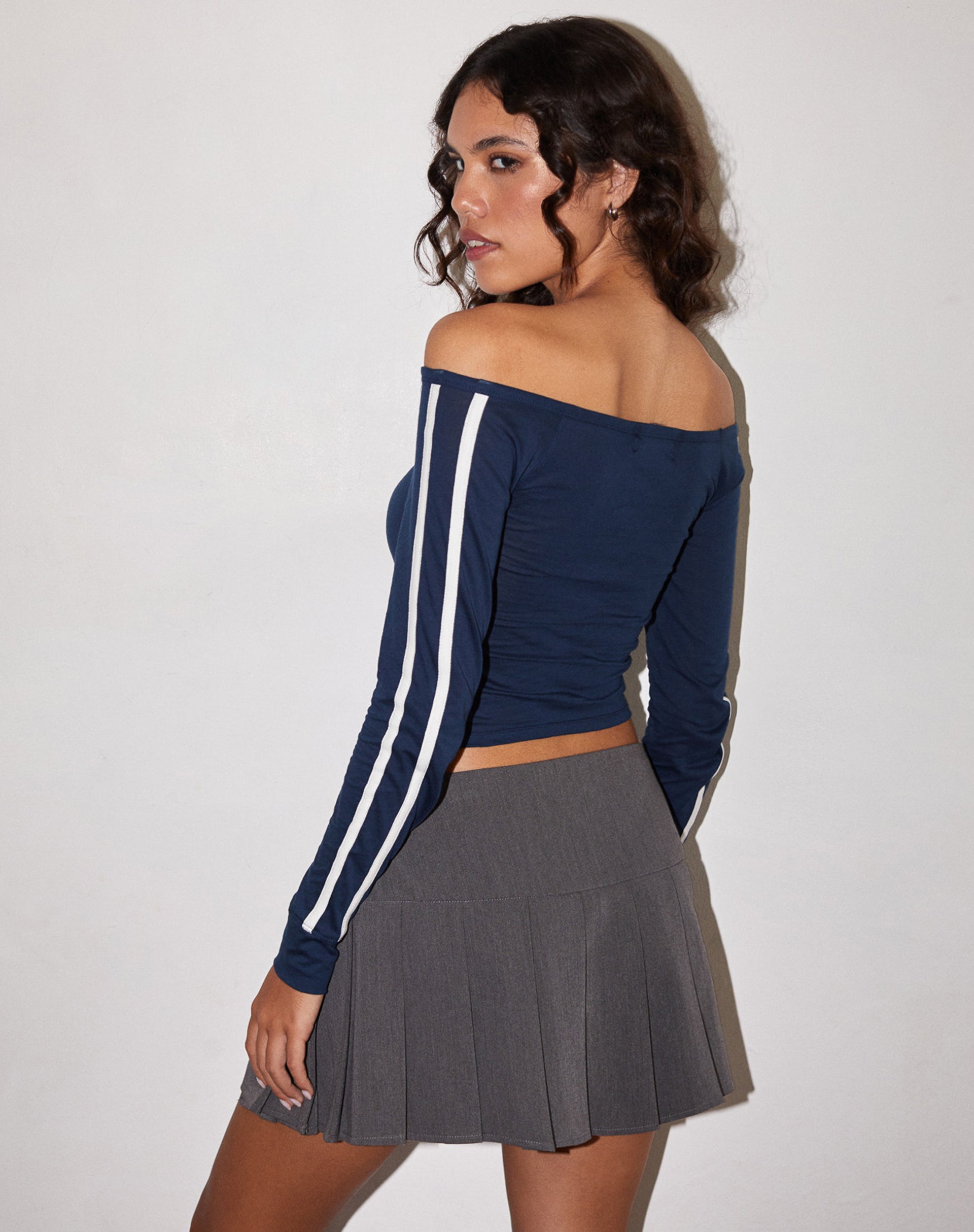 Afbeelding van Gavya Lange Mouw Top in Navy met Witte Bies