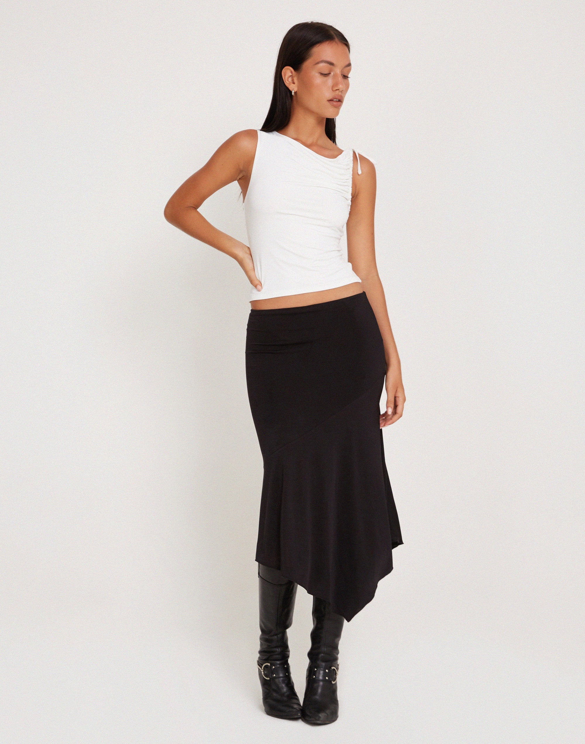 Afbeelding van Cinta Low Rise Midi Skirt in Zwart