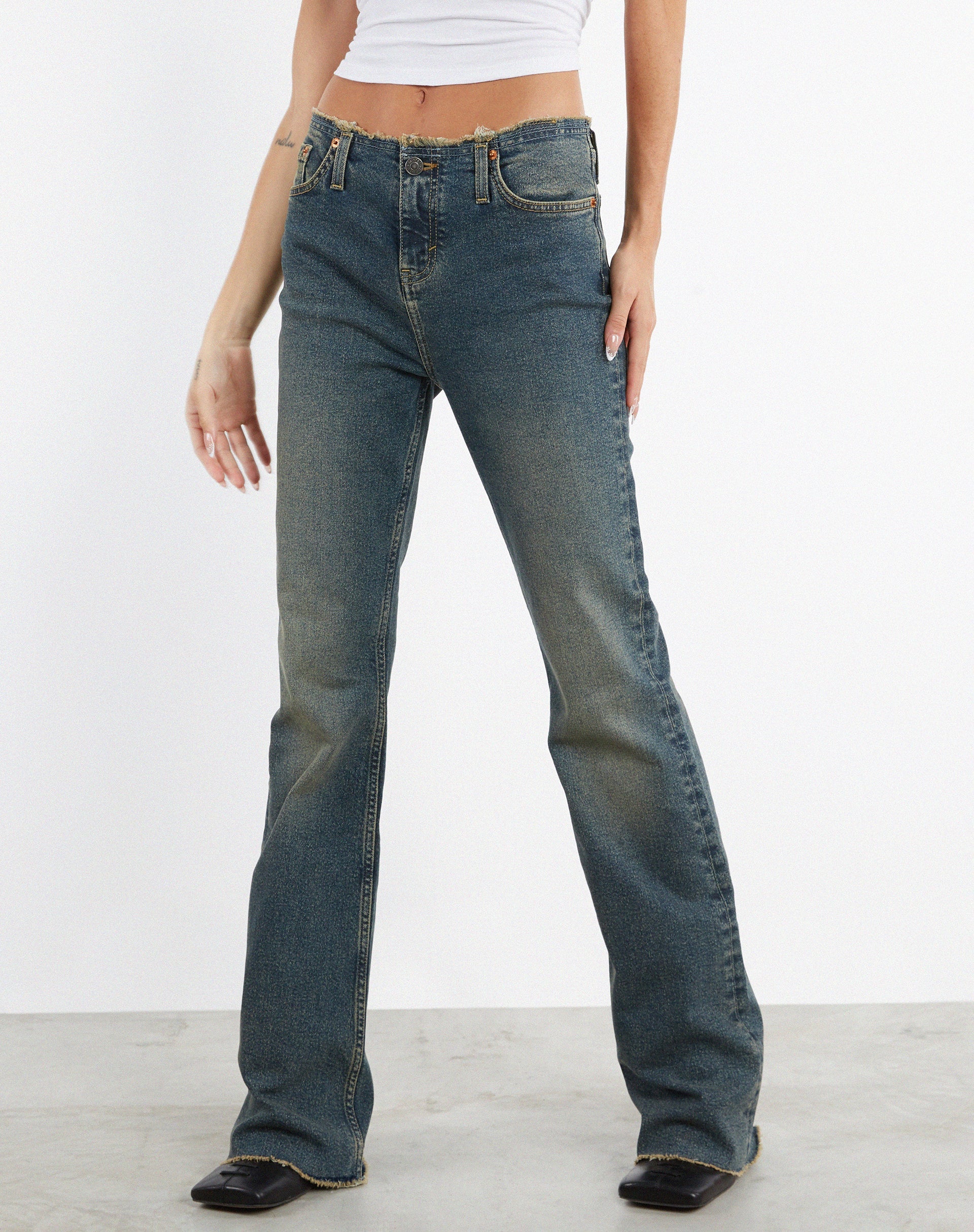 Afbeelding van Gerafelde Low Rise Jeans in bruin en blauw Acid