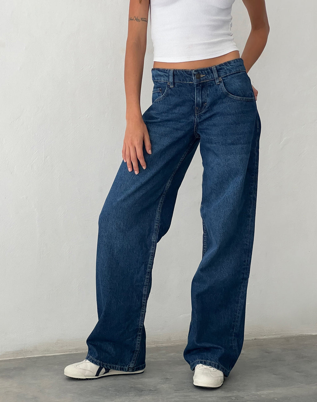 Low Rise Parallel Jeans in Mid Blue Gebruikt