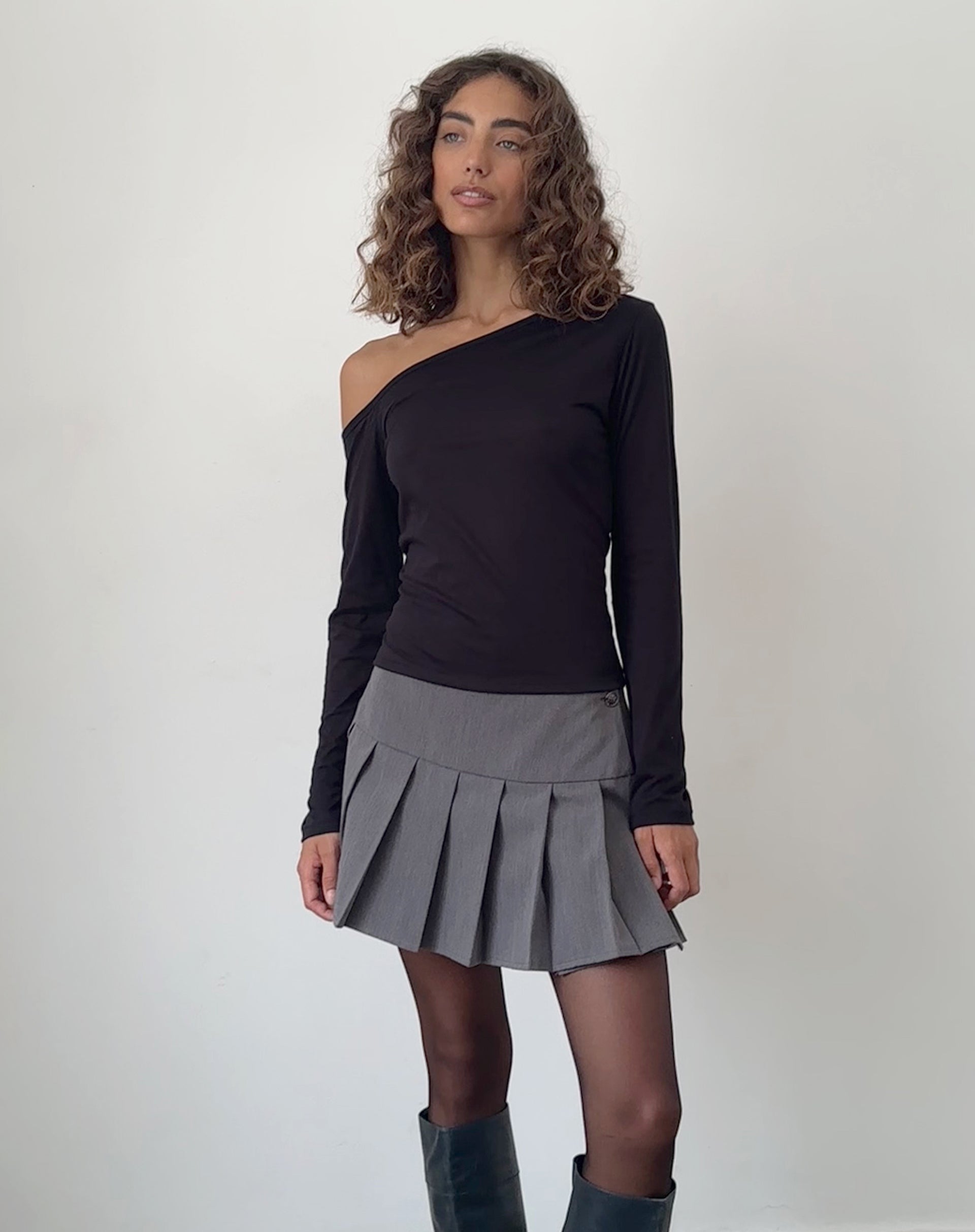 Afbeelding van Ledez Asymmetrische Slouchy Top in Zwart Tissue Jersey