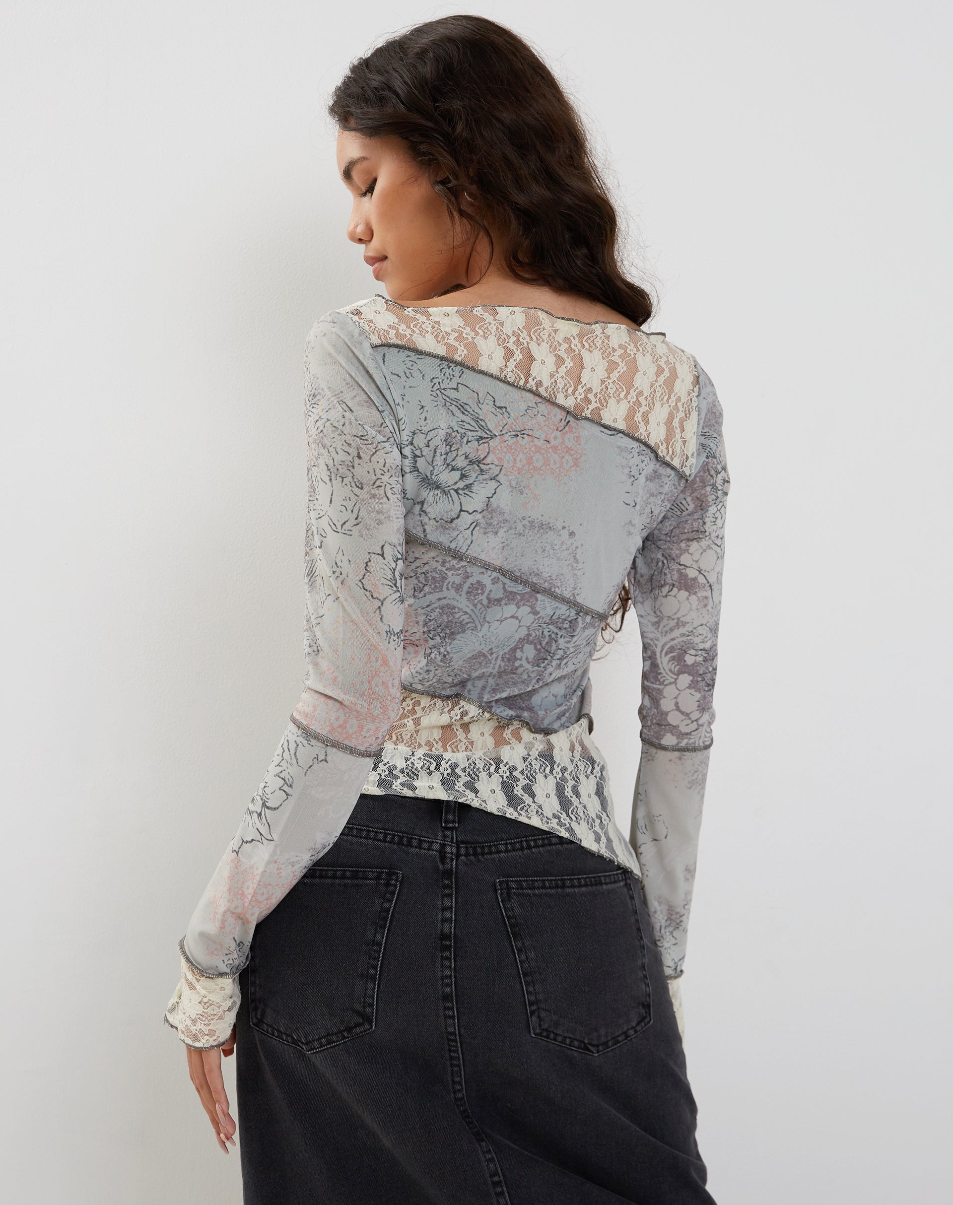 Afbeelding van Lucca Lange Mouw Top in Kant Pastel Bloemen