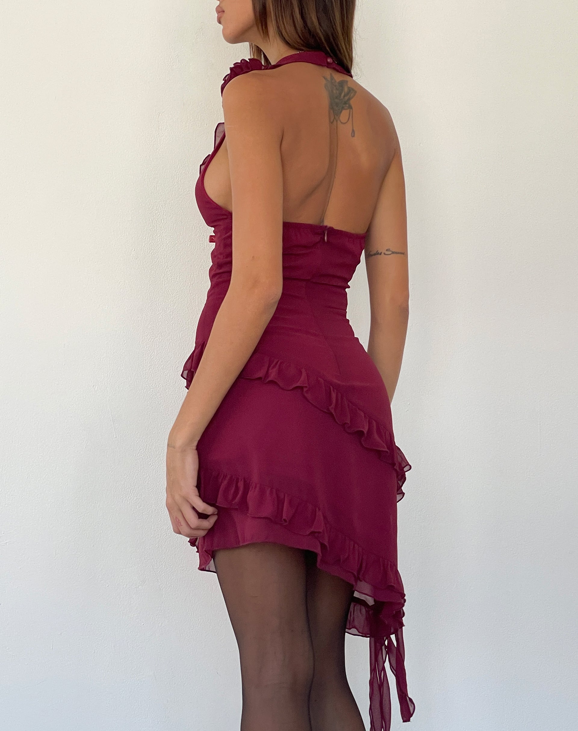 Afbeelding van Margaret Ruffle Mini Dress in Plum Chiffon met Rozet