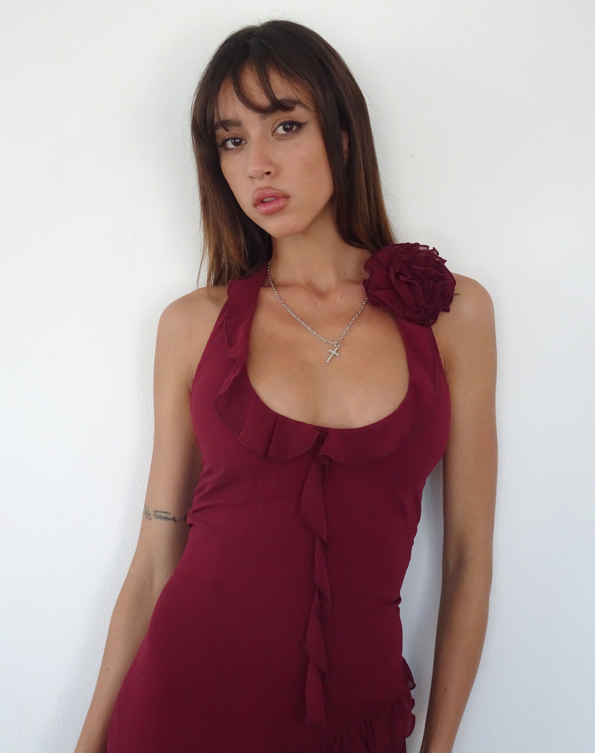 Afbeelding van Margaret Ruffle Mini Dress in Plum Chiffon met Rozet