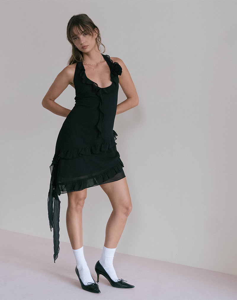 Afbeelding van Margaret Ruffle Mini Dress in zwart chiffon met rozet