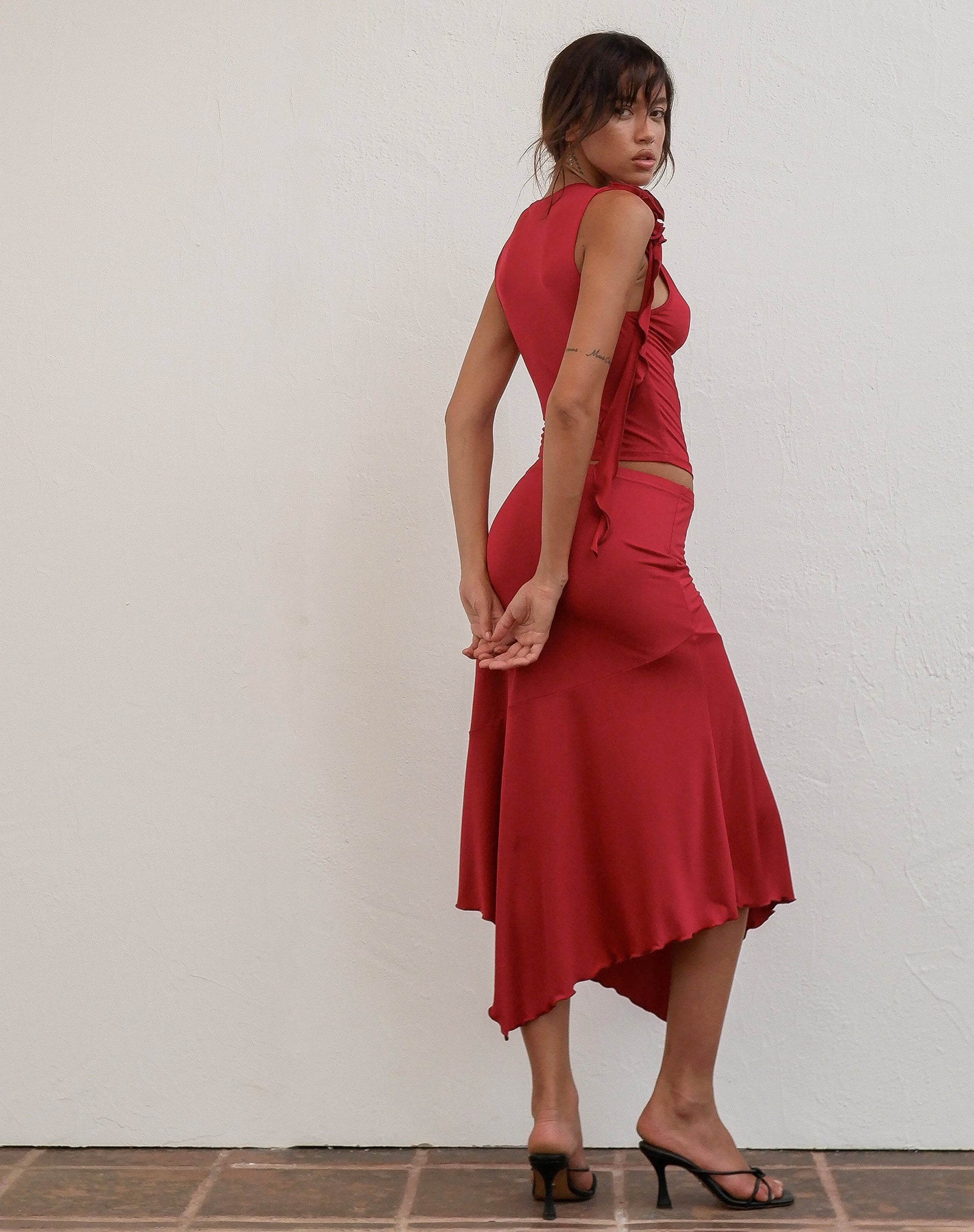 Afbeelding van Cinta Low Rise Midi Rok in Rood