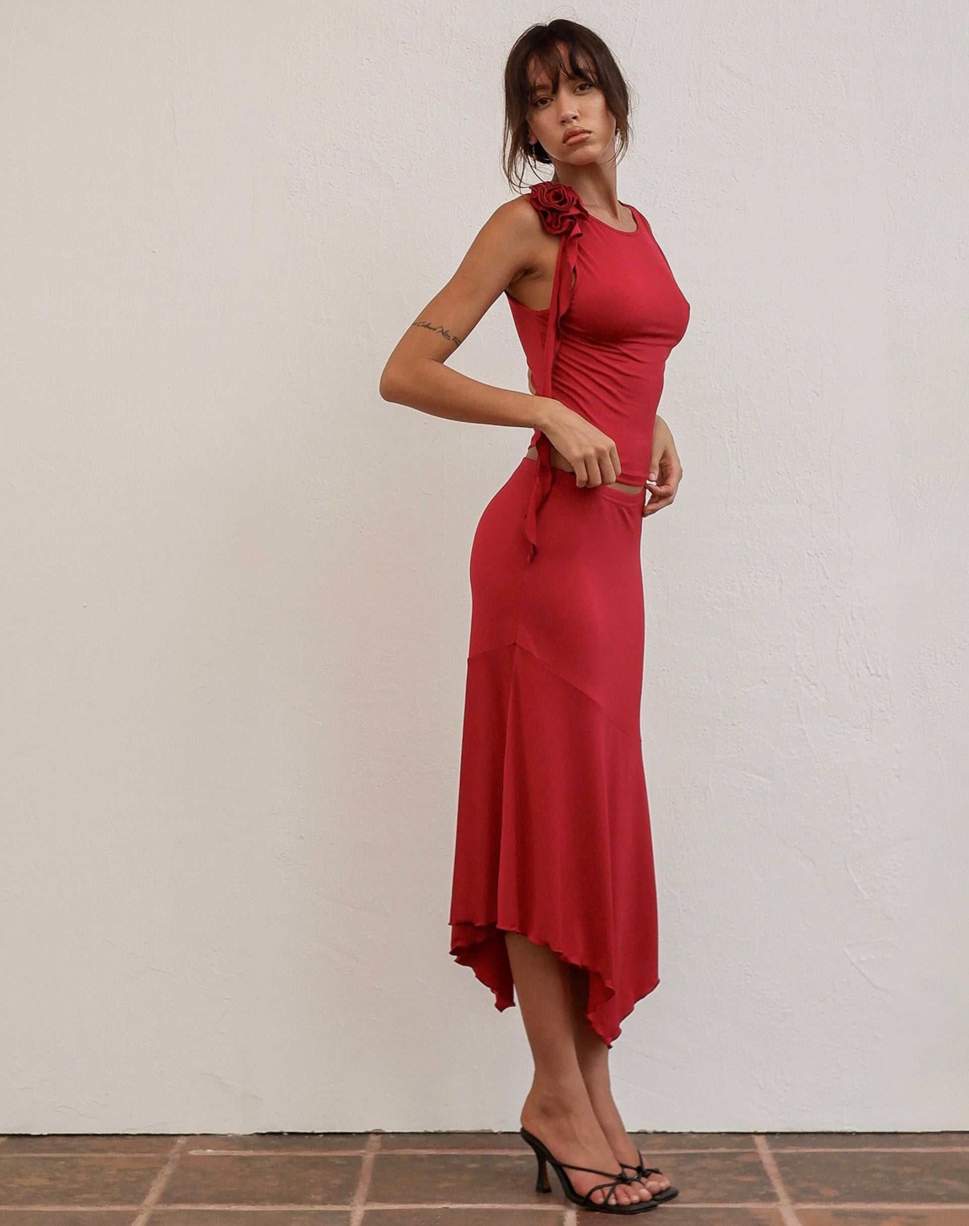 Afbeelding van Cinta Low Rise Midi Rok in Rood