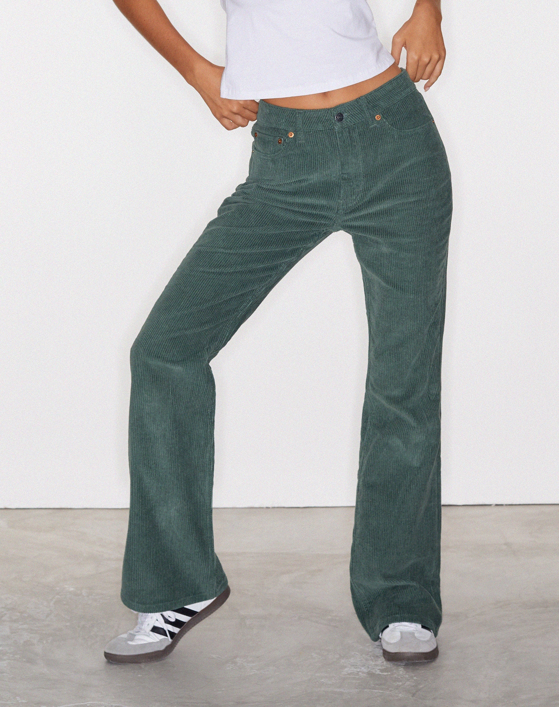 Afbeelding van MOTEL X OLIVIA NEILL Bootleg Jeans in Cord Green