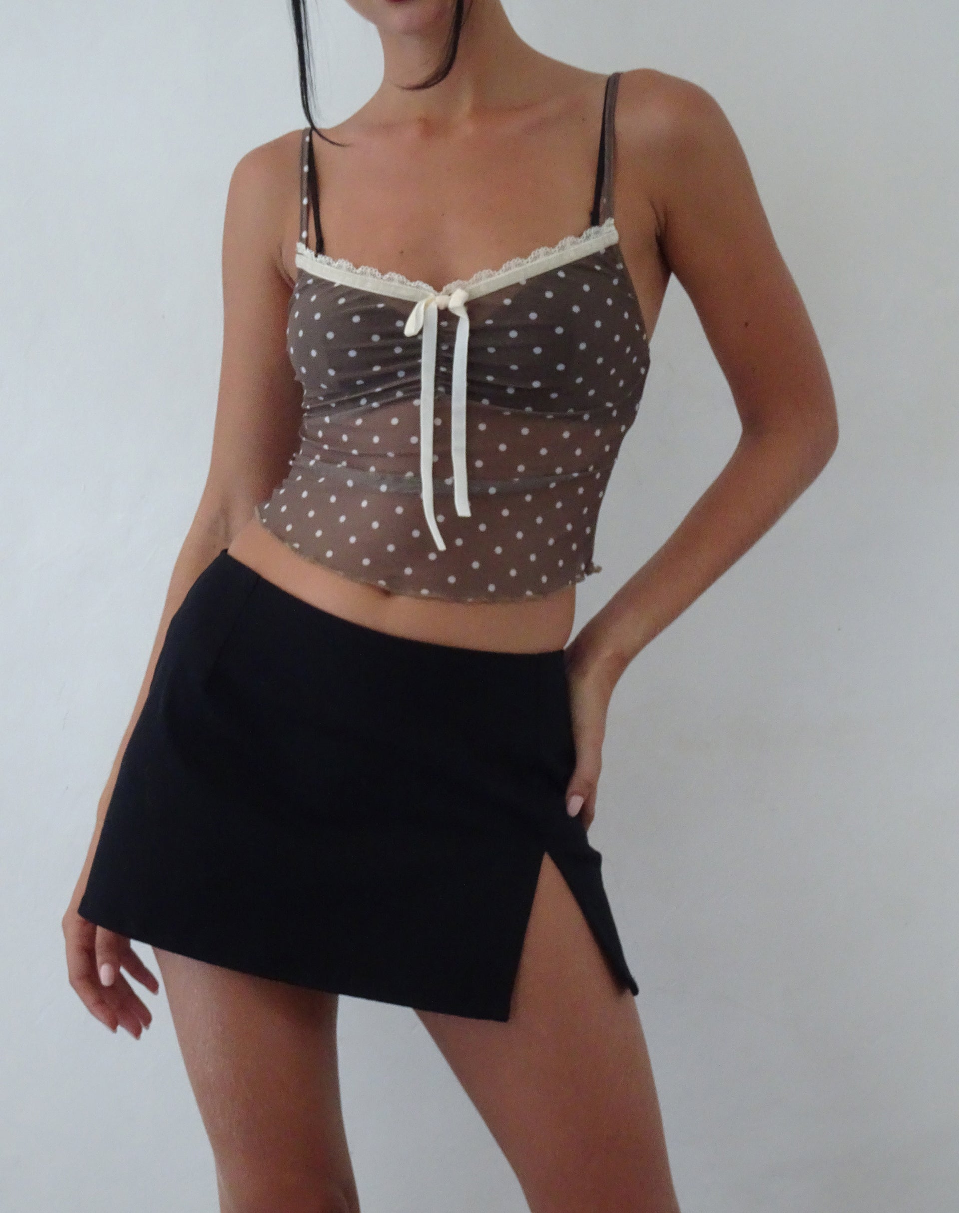 Afbeelding van Norde Cami Top in bruin en wit polka