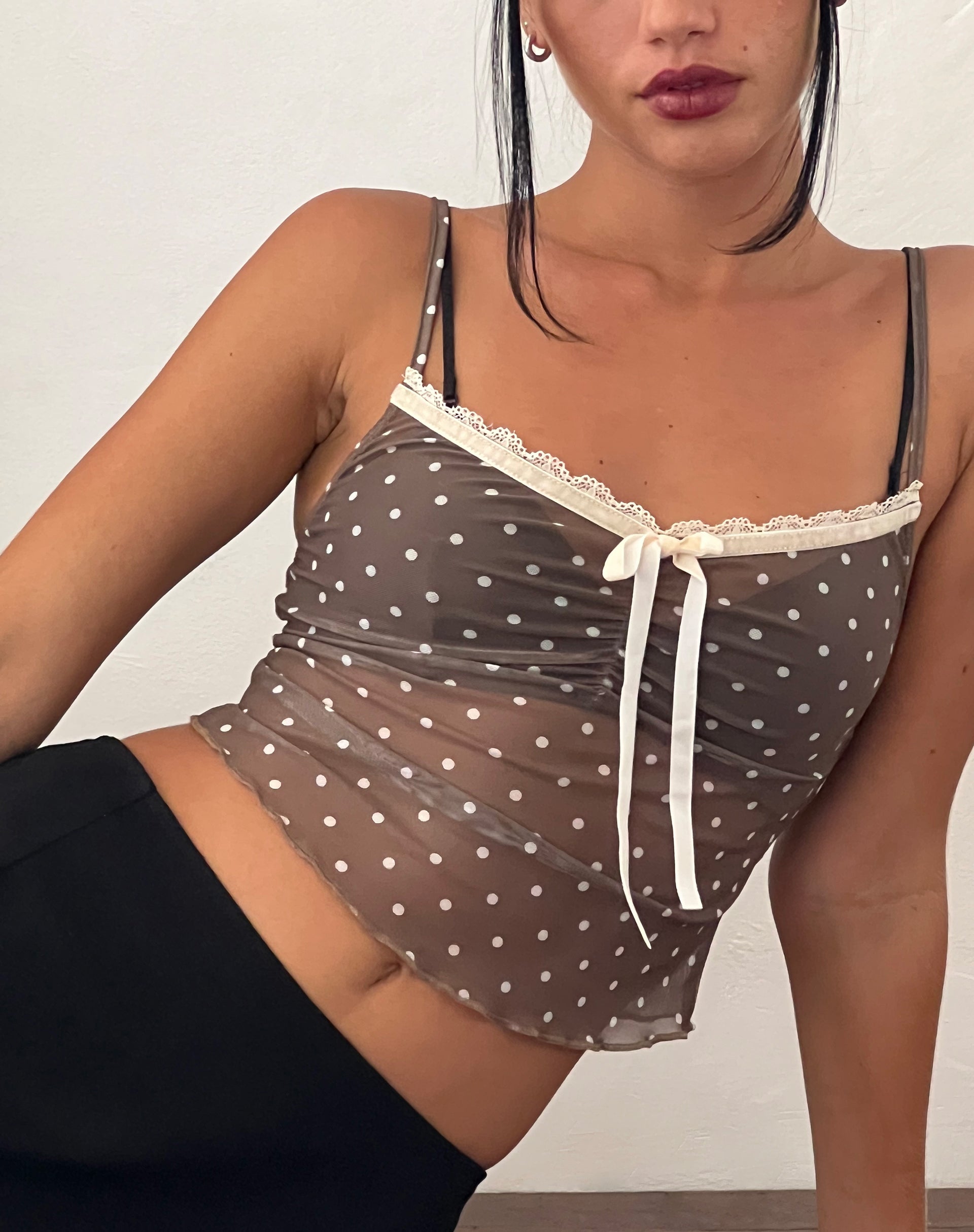 Afbeelding van Norde Cami Top in bruin en wit polka