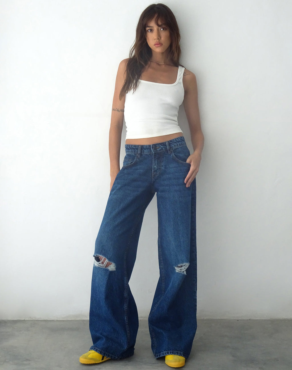 Ripped Roomy Extra Wide Low Rise Jean in Mid Blue Gebruikt