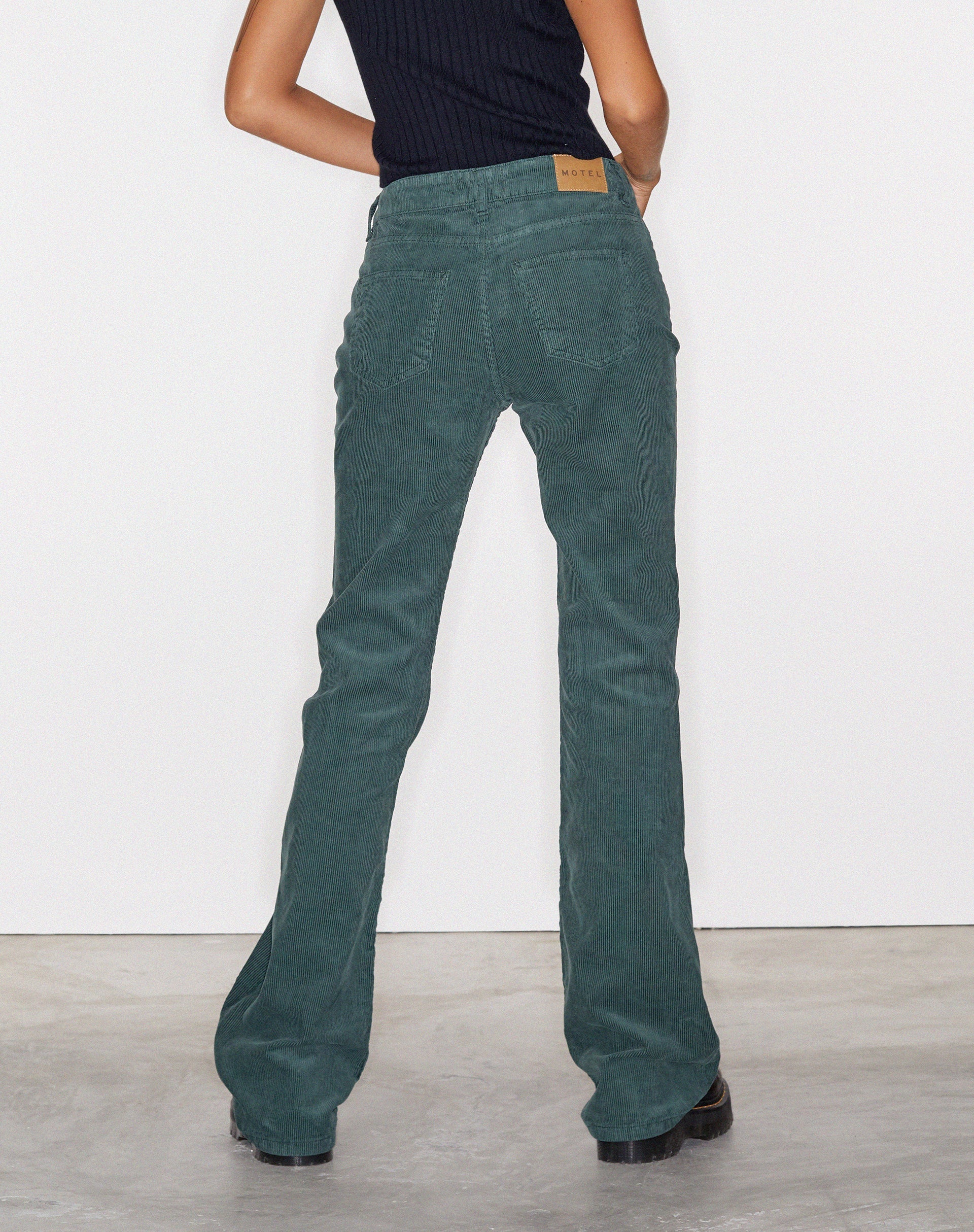 beeld van Bootleg Jeans in Cord Forest Green