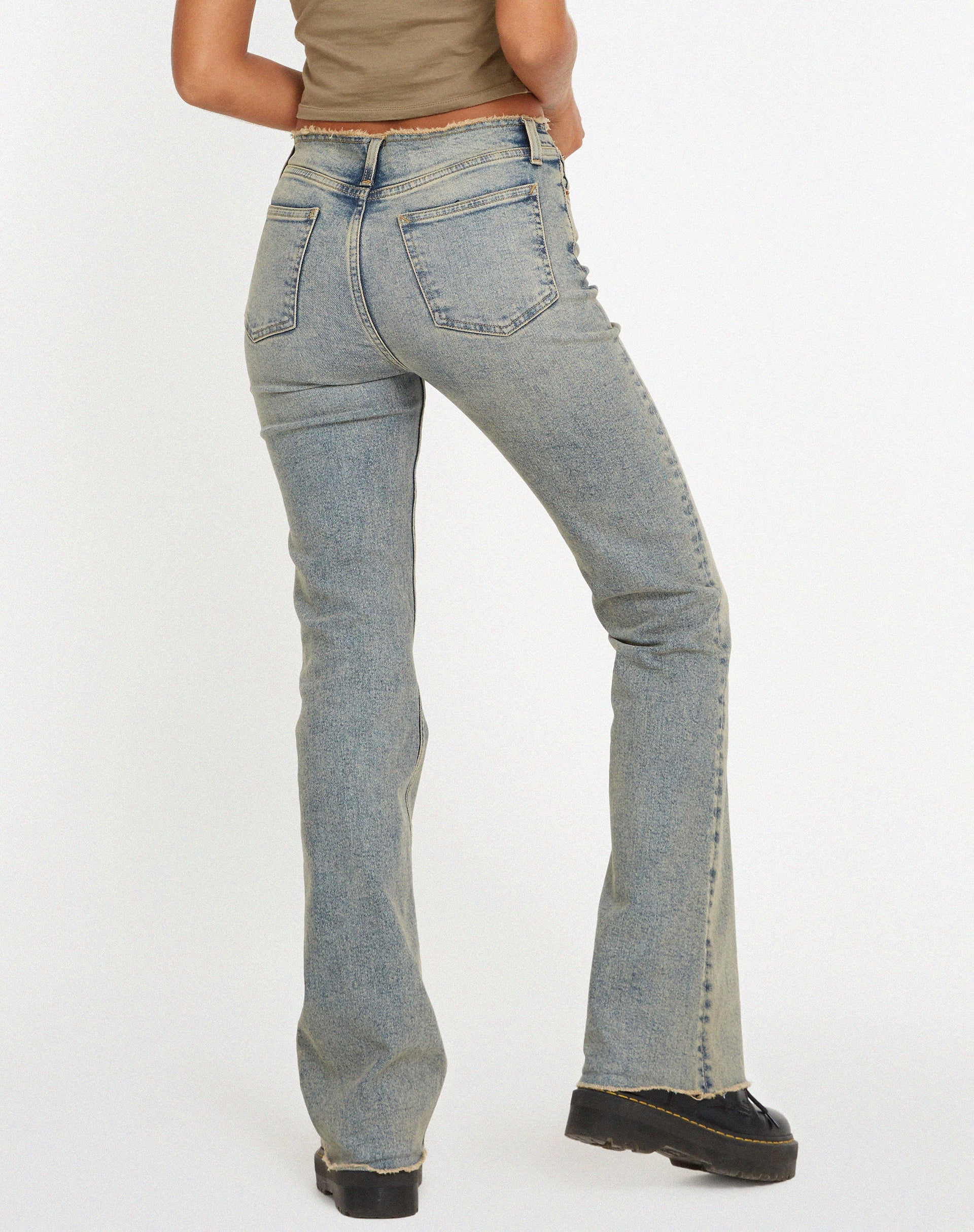 afbeelding van Gerafelde Low Rise Jeans in Light Wash Sandy Tint