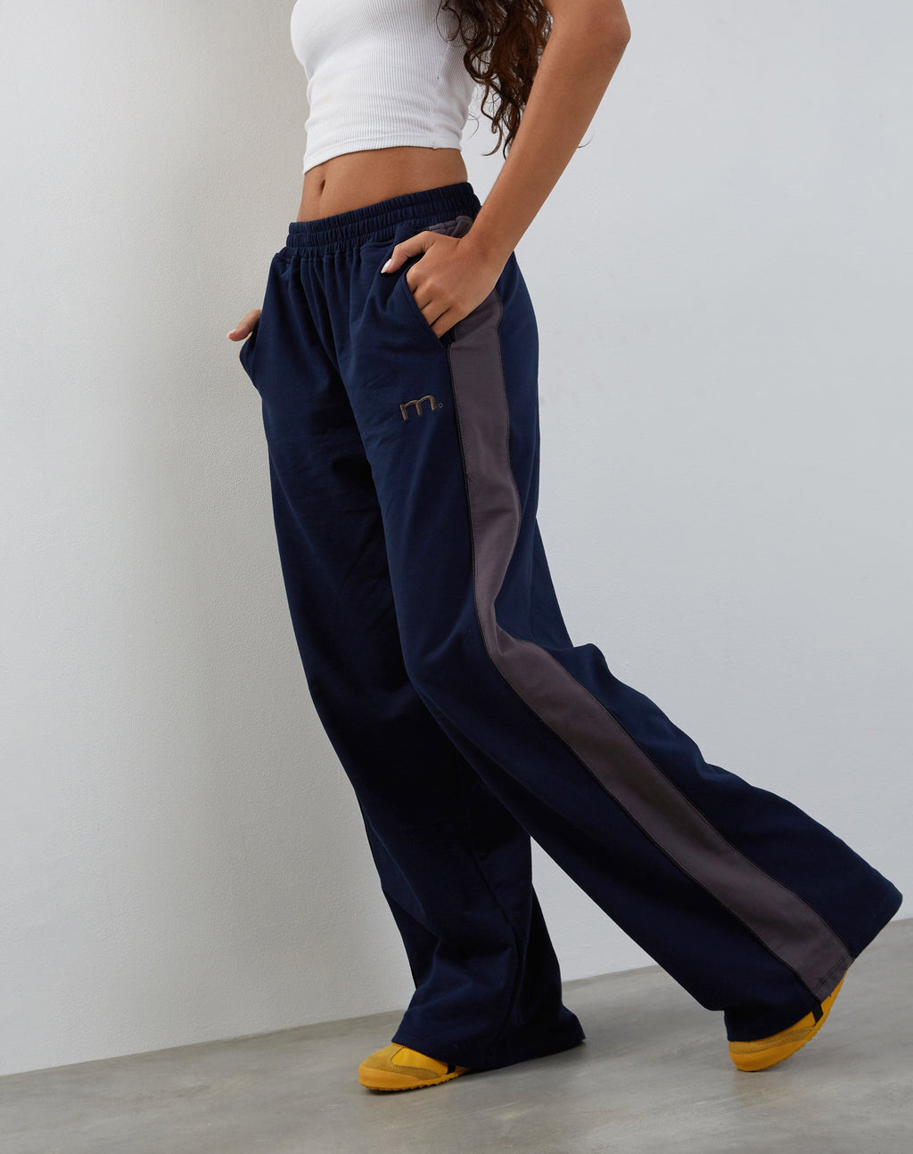 Bedion Oversized Jogger in Navy with M Embroidery