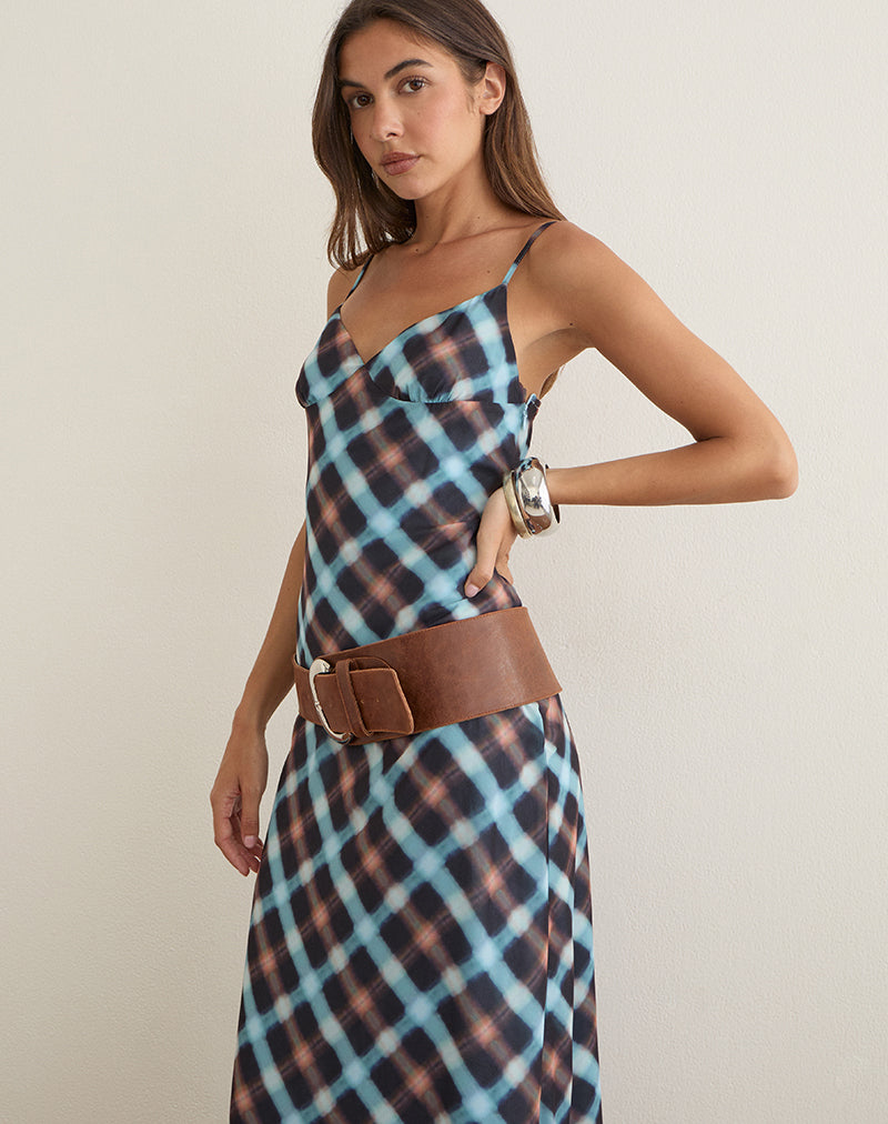 Afbeelding van de Bianna-jurk van chiffon in zwart en blauw met een vage ruitprint