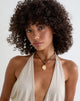 Photo d'un collier à cordon noir avec pendentif plaqué or