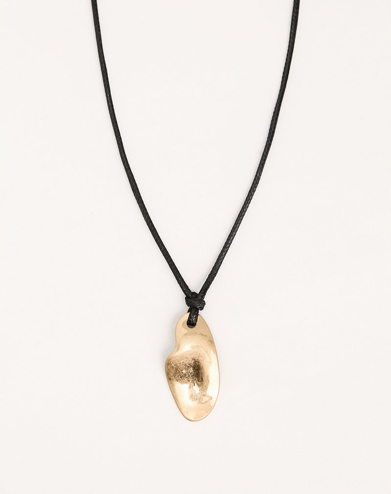 Photo d'un collier à cordon noir avec pendentif plaqué or
