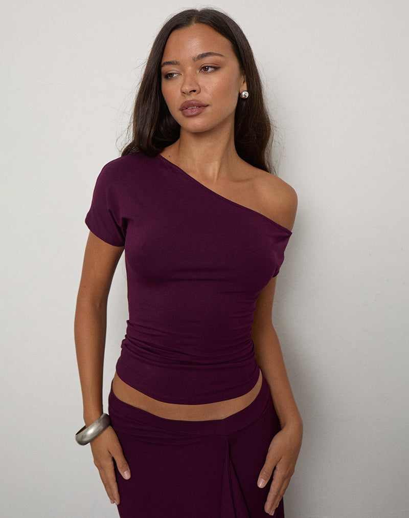 Imagen del top de un solo hombro «Danama» en jersey de rayón, color higo