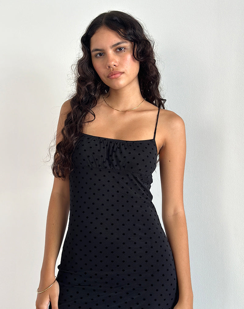 Robe longue Darsih en floqué noir à pois basiques