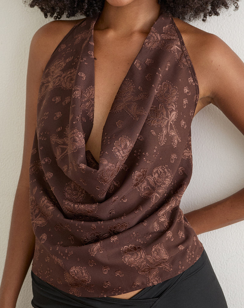 Photo du haut à col bénitier « Greece » en mousseline jacquard à motifs floraux, couleur marron