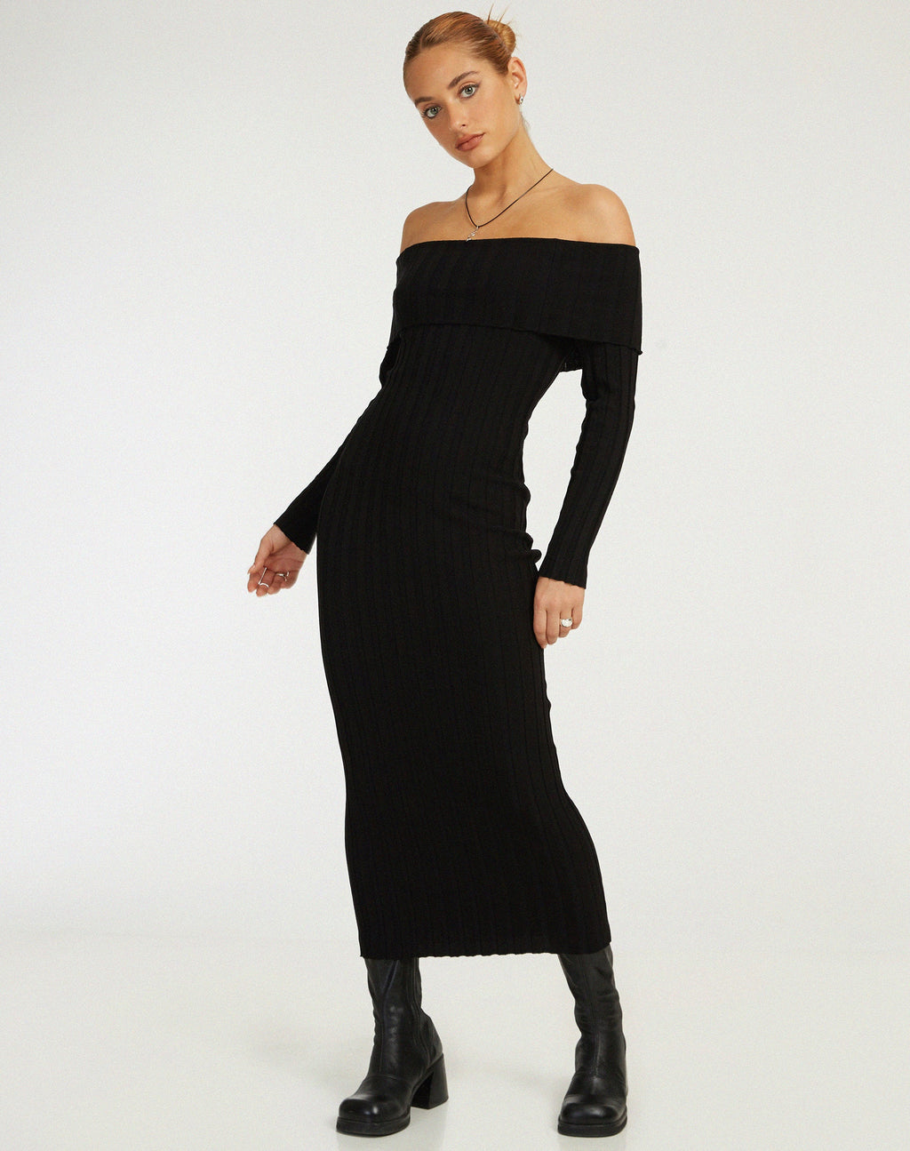 Robe mi-longue en maille Bardot Jesuita en noir