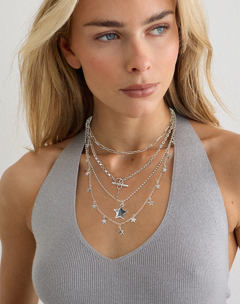 Collier à plusieurs rangs avec étoiles plaquées argent