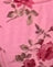 Rosa Blumenblüte mit Picot-Besatz