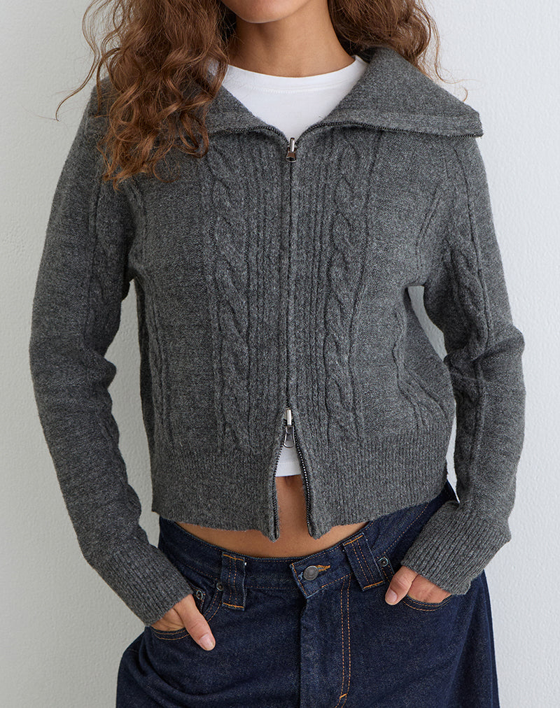 Lilena Ritstrui in gebreide donkere schaduw