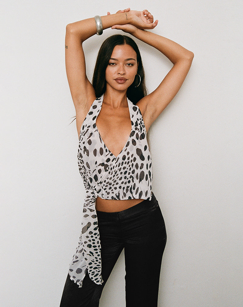 Immagine del top Lilita con scollo all’americana nei colori “pelle di dalmata”, nero e avorio