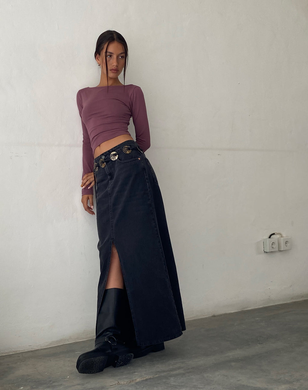 Low Rise Denim Maxi Skirt in Vintage Black