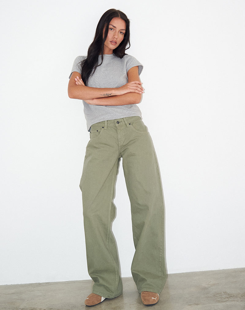 Immagine dei jeans a vita bassa paralleli in verde felce