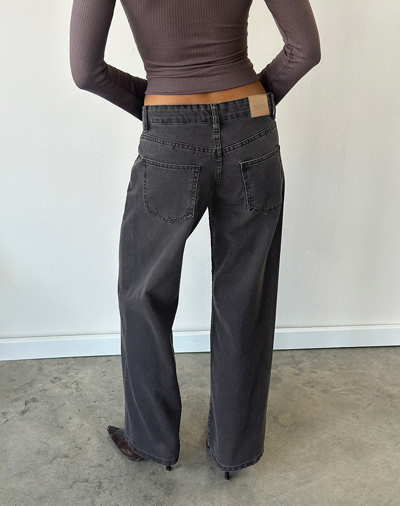 Immagine dei jeans paralleli a vita bassa in nero vintage