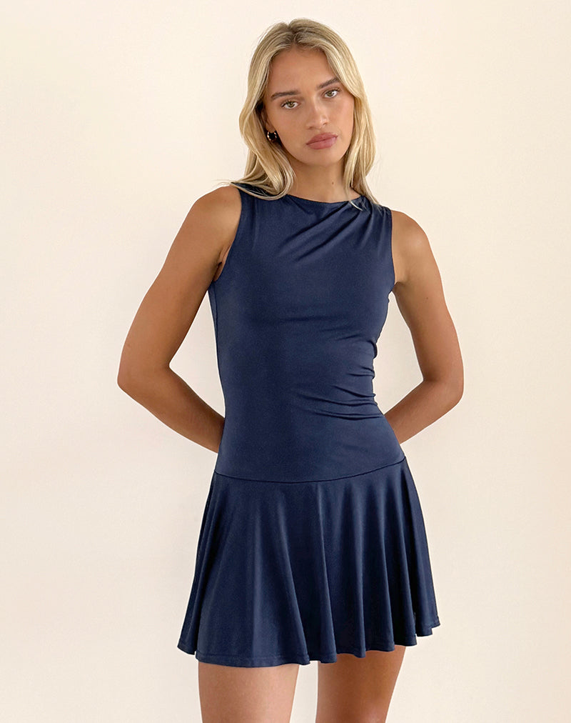 Robe courte à dos ouvert et nœud de Maisha en bleu marine moulant