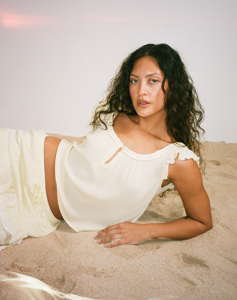 Merisso Scoop Neck Keyhole Top in Crinkle Butter Yellow