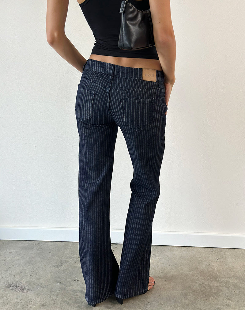 Immagine dei jeans a zampa con vita extra bassa a righe indaco