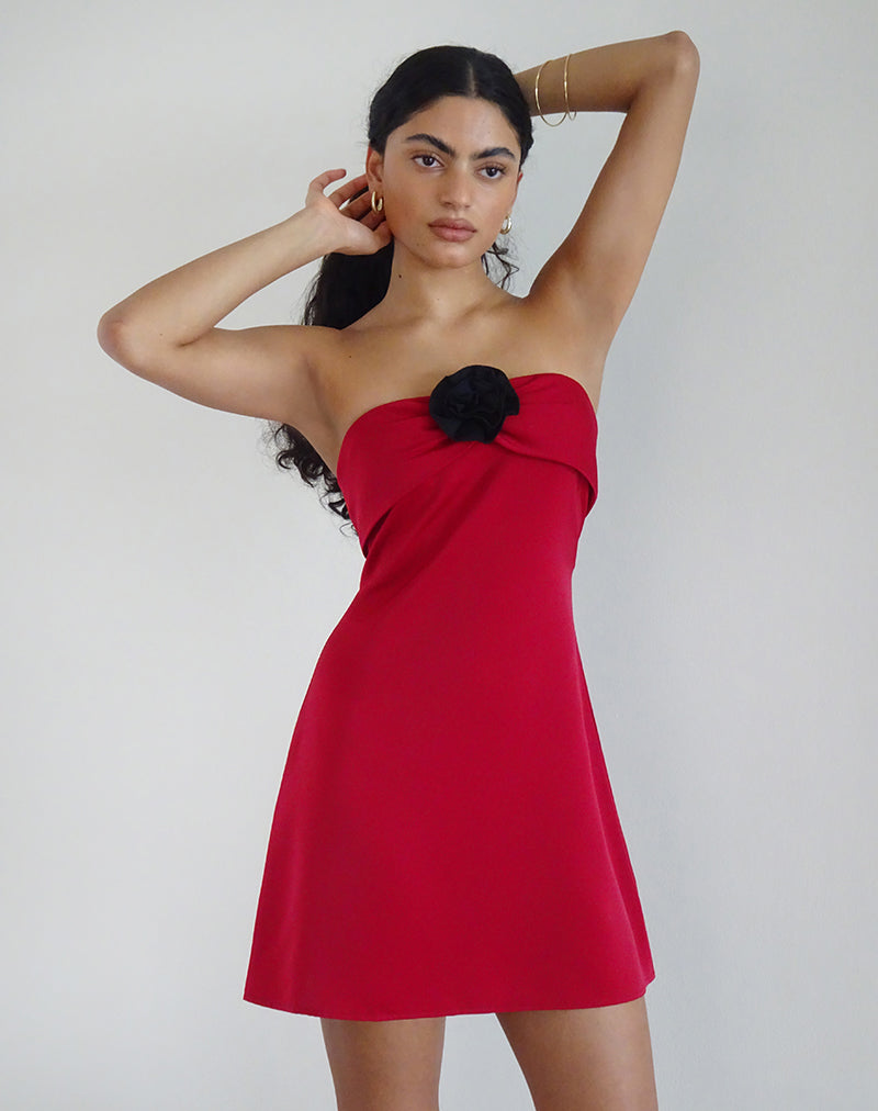 Robe Ninivala en rouge avec rosace noire